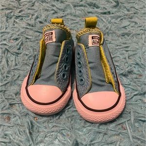 Unisex low top converse sneakers